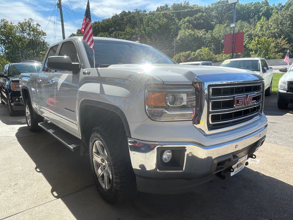 2015 GMC Sierra Image 2