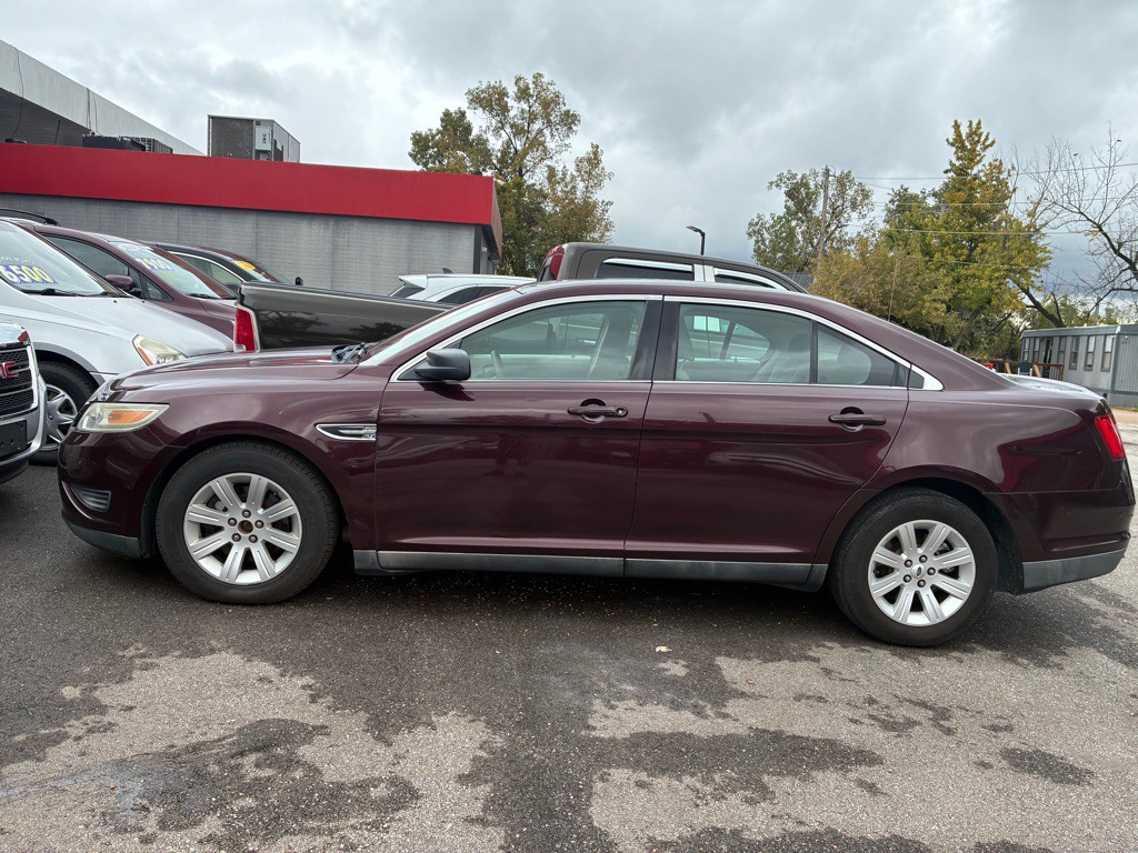 2011 Ford Taurus Image 1