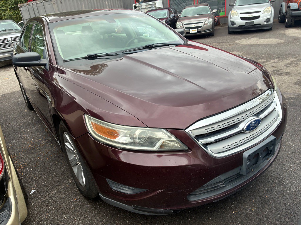 2011 Ford Taurus Image 2