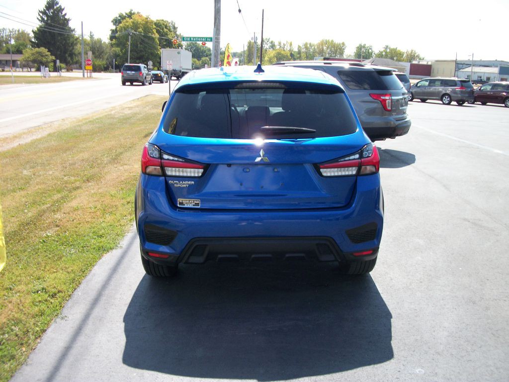 2020 Mitsubishi Outlander Image 3