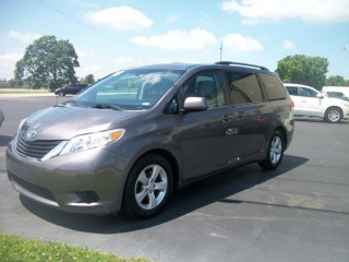 Image for 2013 Toyota Sienna LE ID: 6644365