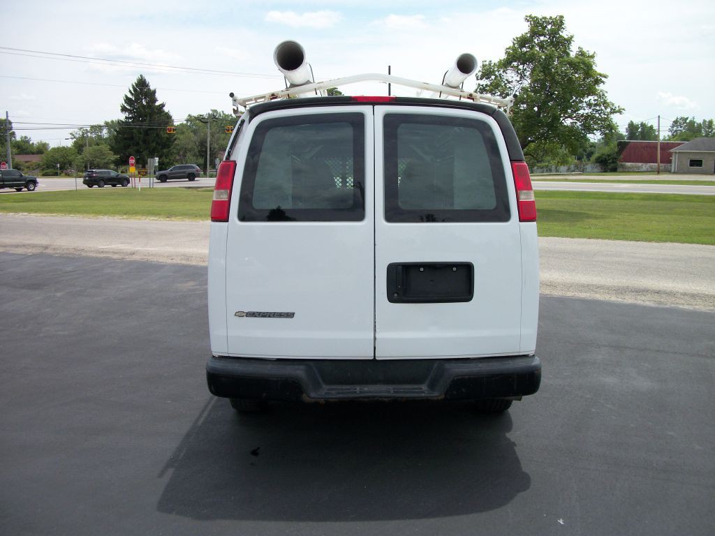 2013 Chevrolet Express Image 3