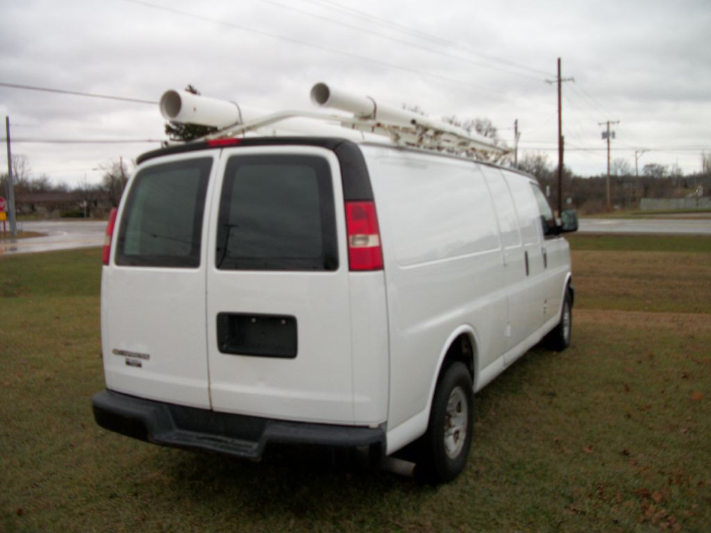 2013 Chevrolet Express Image 3