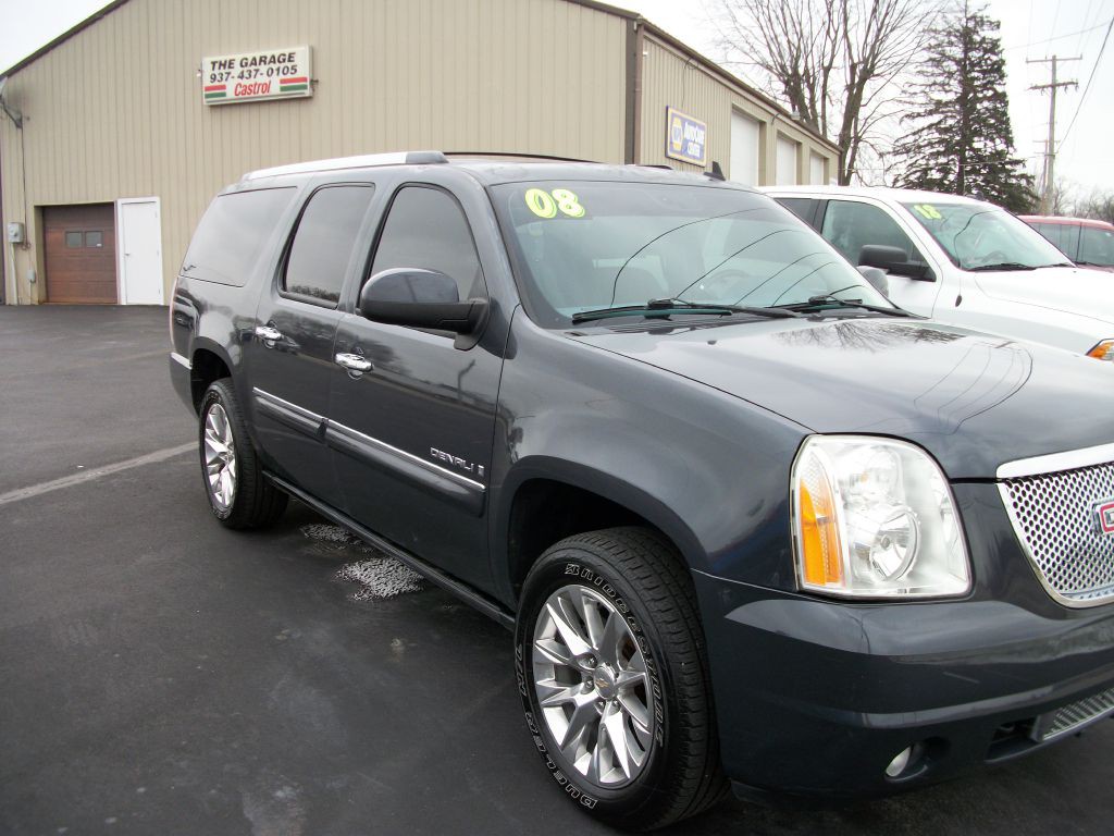 2008 GMC Yukon Image 2