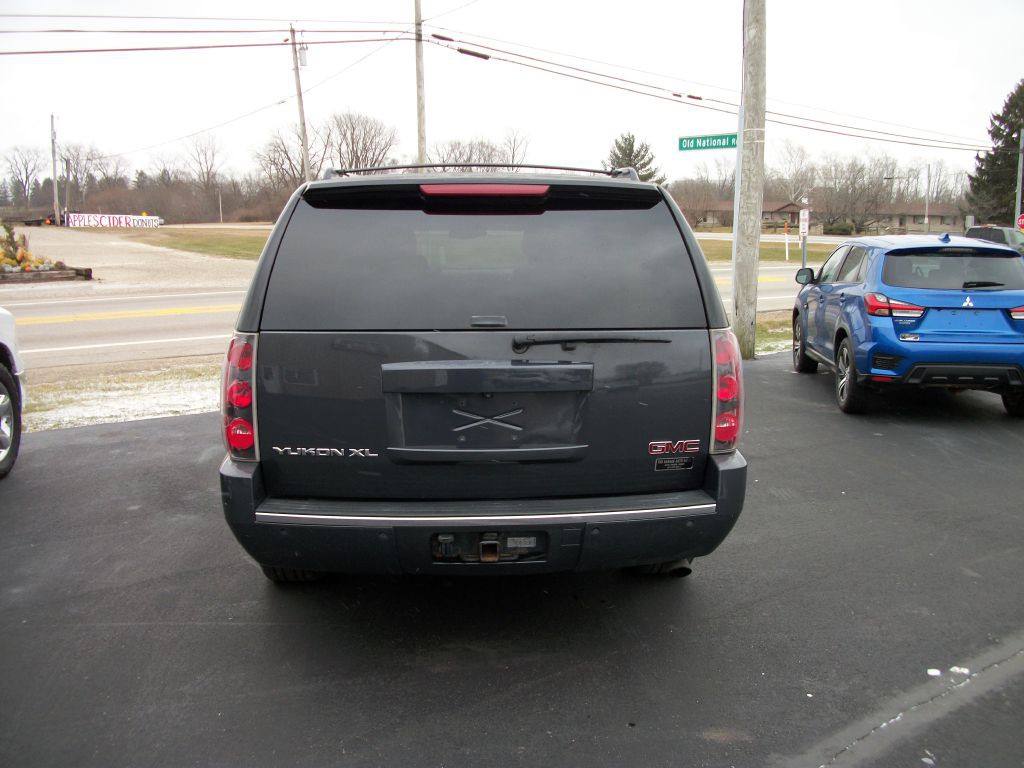 2008 GMC Yukon Image 3