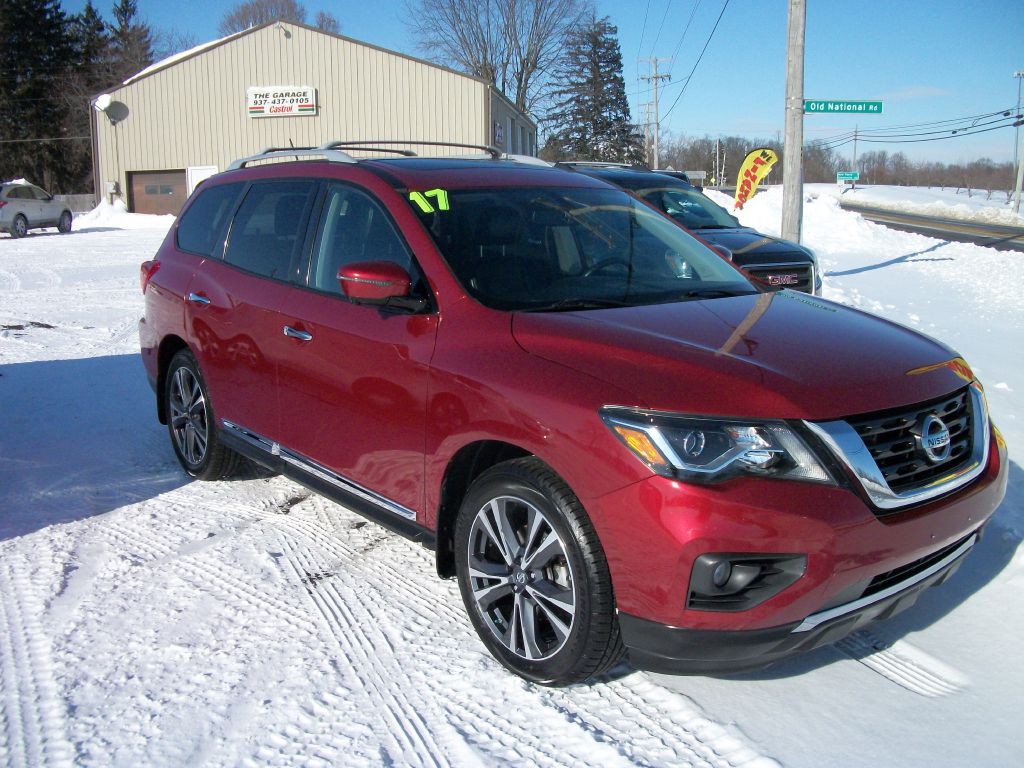 2017 Nissan Pathfinder Image 2