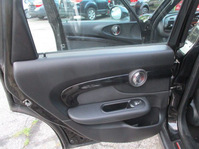 2016 MINI Cooper Image 16