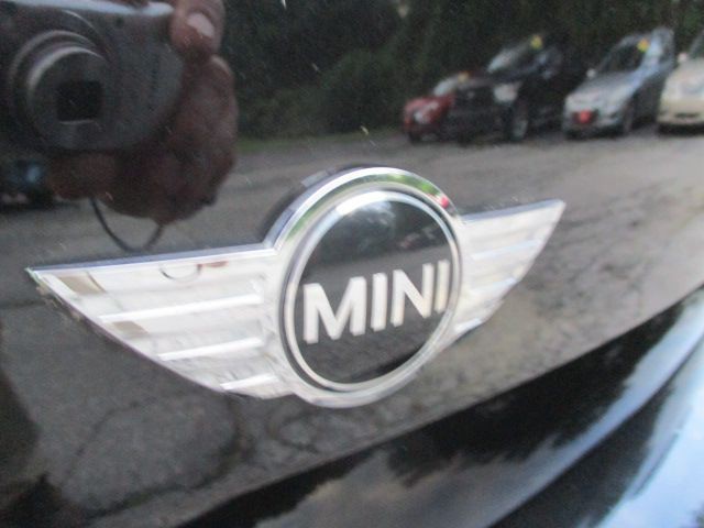 2016 MINI Cooper Image 18