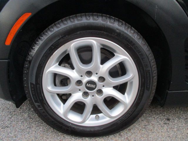 2016 MINI Cooper Image 22