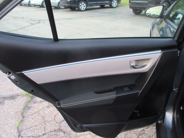2016 Toyota Corolla Image 15