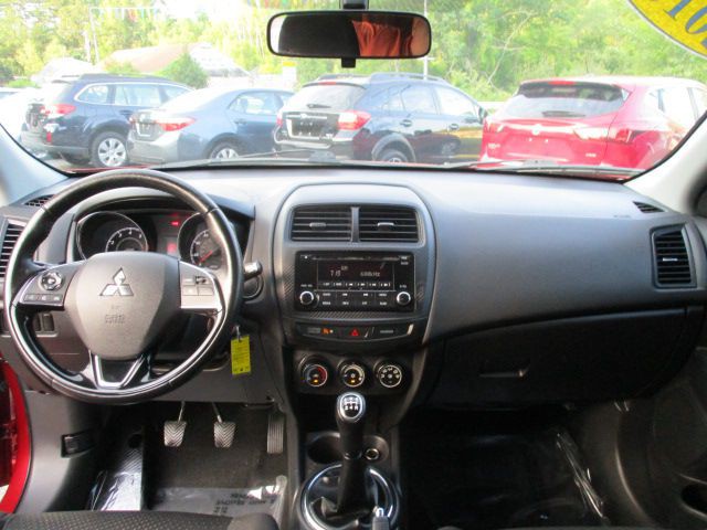 2016 Mitsubishi Outlander Image 8