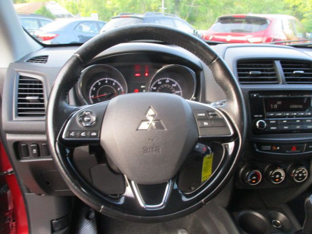 2016 Mitsubishi Outlander Image 11