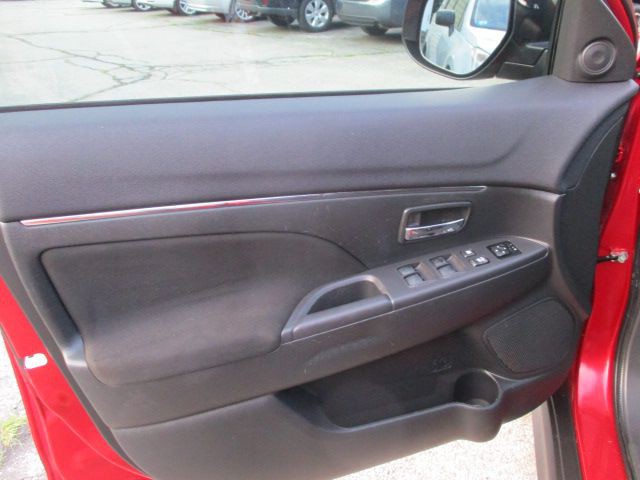 2016 Mitsubishi Outlander Image 13
