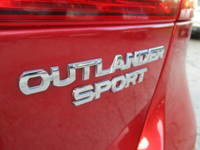 2016 Mitsubishi Outlander Image 17