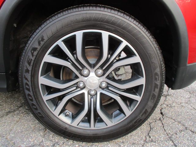 2016 Mitsubishi Outlander Image 18
