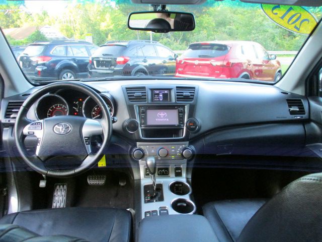 2013 Toyota Highlander Image 8