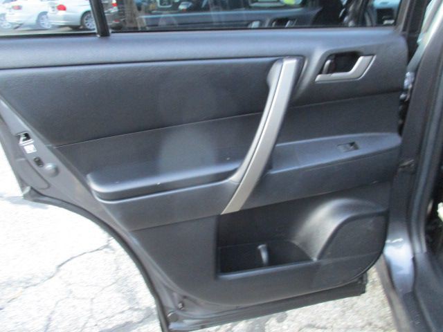 2013 Toyota Highlander Image 18