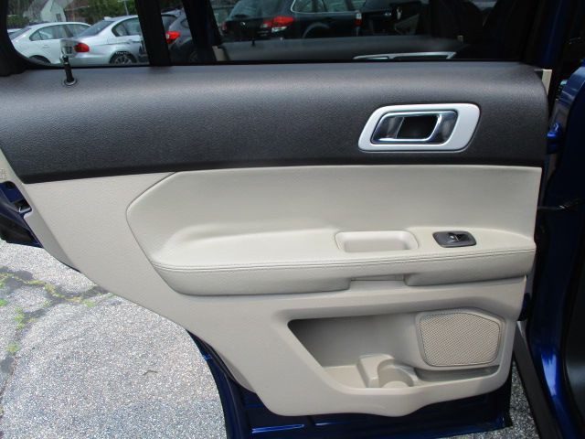 2013 Ford Explorer Image 17