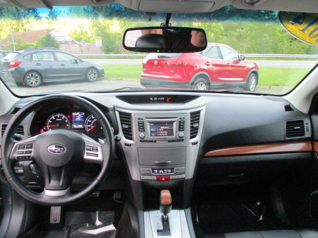 2014 Subaru Outback Image 8