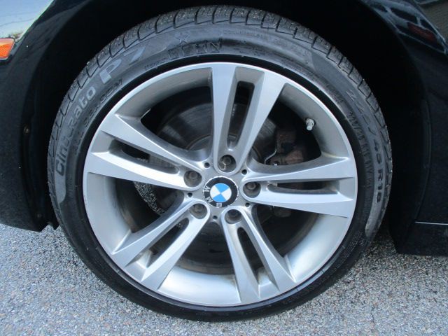 2015 BMW 3 Series Image 24