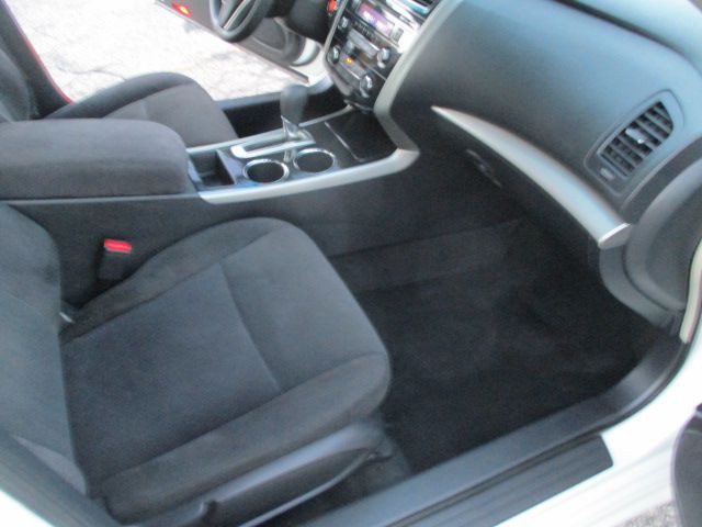 2013 Nissan Altima Image 16