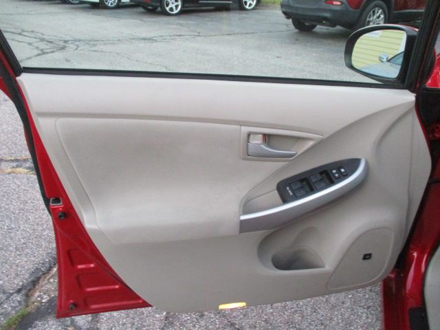 2011 Toyota Prius Image 12