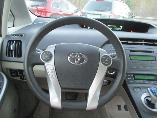 2011 Toyota Prius Image 12