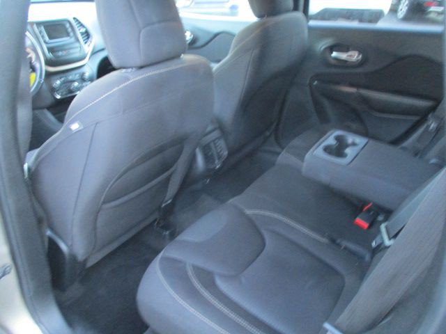 2016 Jeep Cherokee Image 18