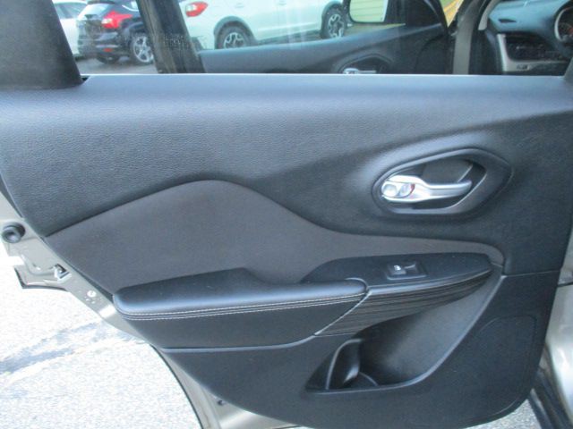 2016 Jeep Cherokee Image 19