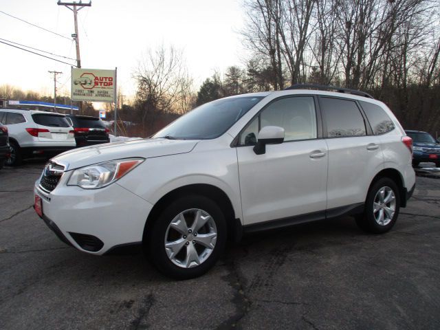 2015 Subaru Forester Image 1