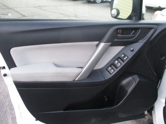 2015 Subaru Forester Image 16
