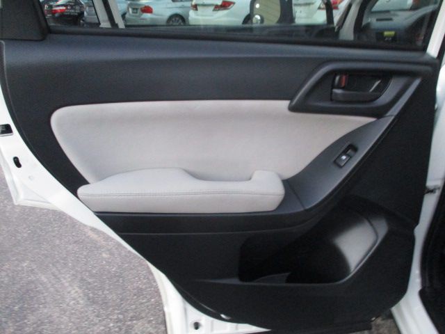 2015 Subaru Forester Image 18
