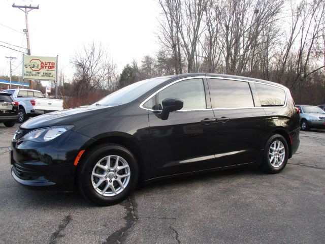 2017 Chrysler Pacifica Image 1