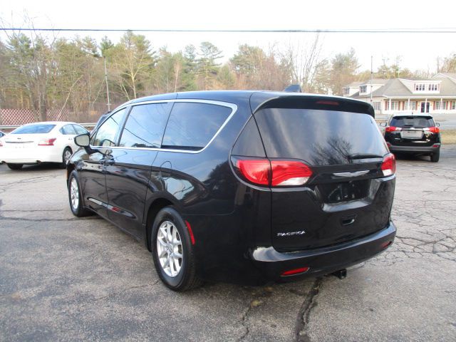 2017 Chrysler Pacifica Image 4