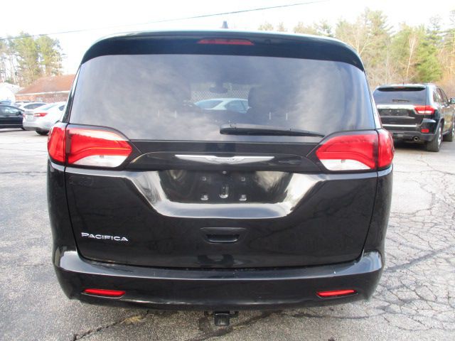 2017 Chrysler Pacifica Image 5