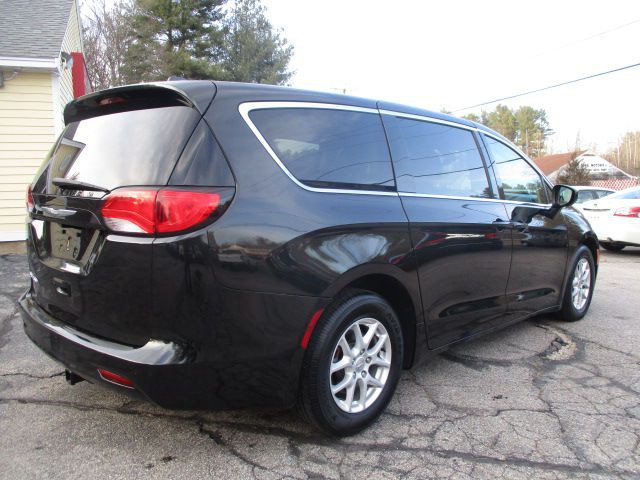 2017 Chrysler Pacifica Image 6