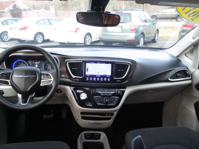 2017 Chrysler Pacifica Image 8