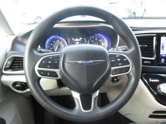 2017 Chrysler Pacifica Image 9