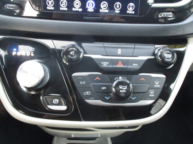 2017 Chrysler Pacifica Image 13