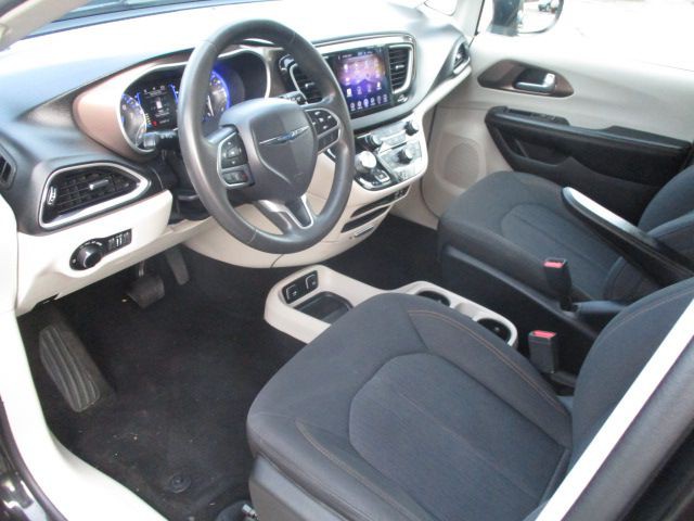 2017 Chrysler Pacifica Image 15