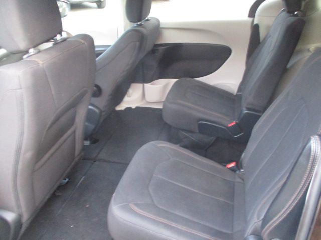 2017 Chrysler Pacifica Image 17