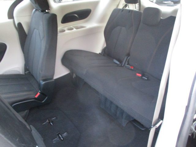 2017 Chrysler Pacifica Image 19