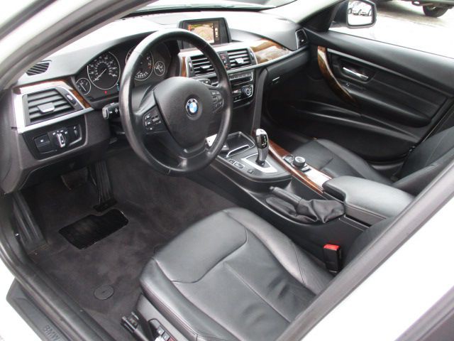 2016 BMW 3 Series Image 13