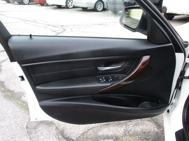 2016 BMW 3 Series Image 16