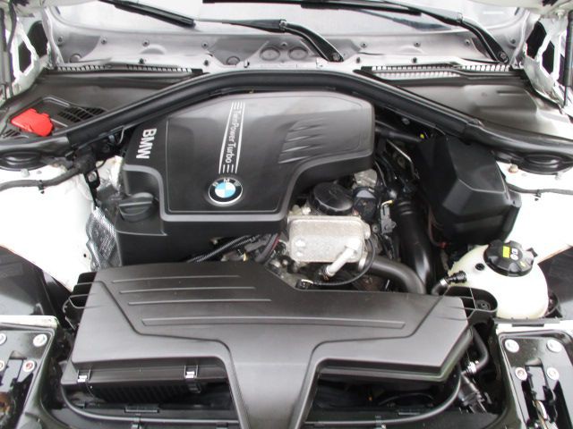 2016 BMW 3 Series Image 22