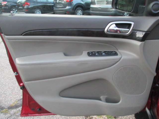 2012 Jeep Grand Cherokee Image 17
