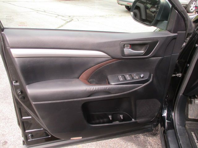 2015 Toyota Highlander Image 16