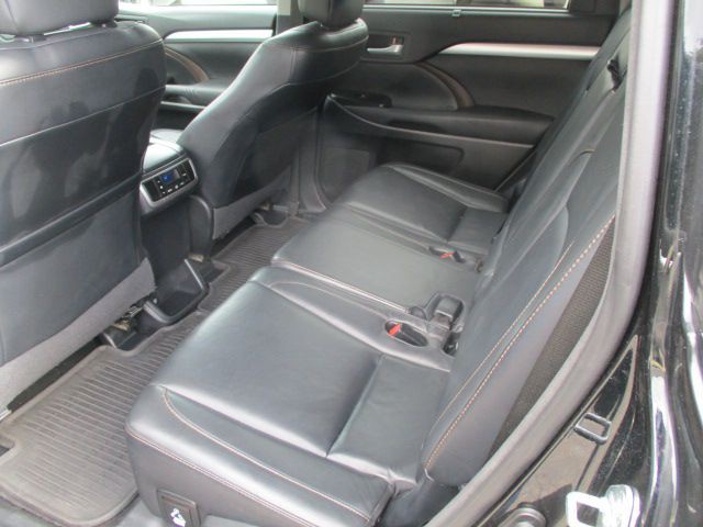 2015 Toyota Highlander Image 17