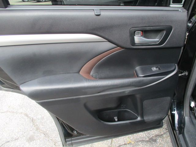 2015 Toyota Highlander Image 18