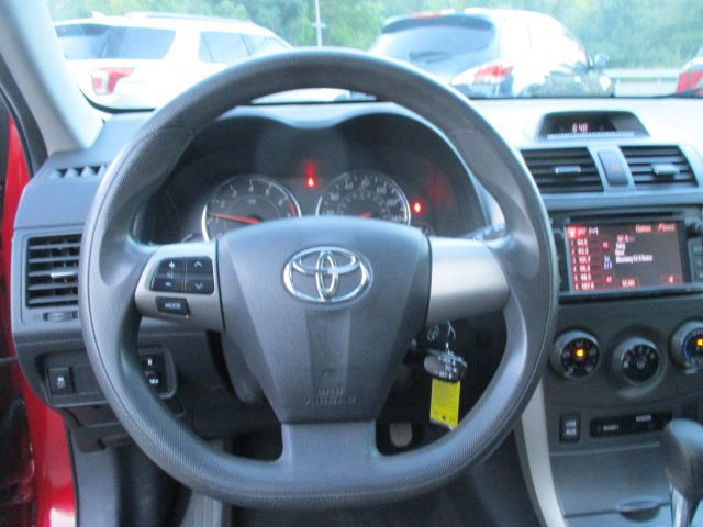 2013 Toyota Corolla Image 9